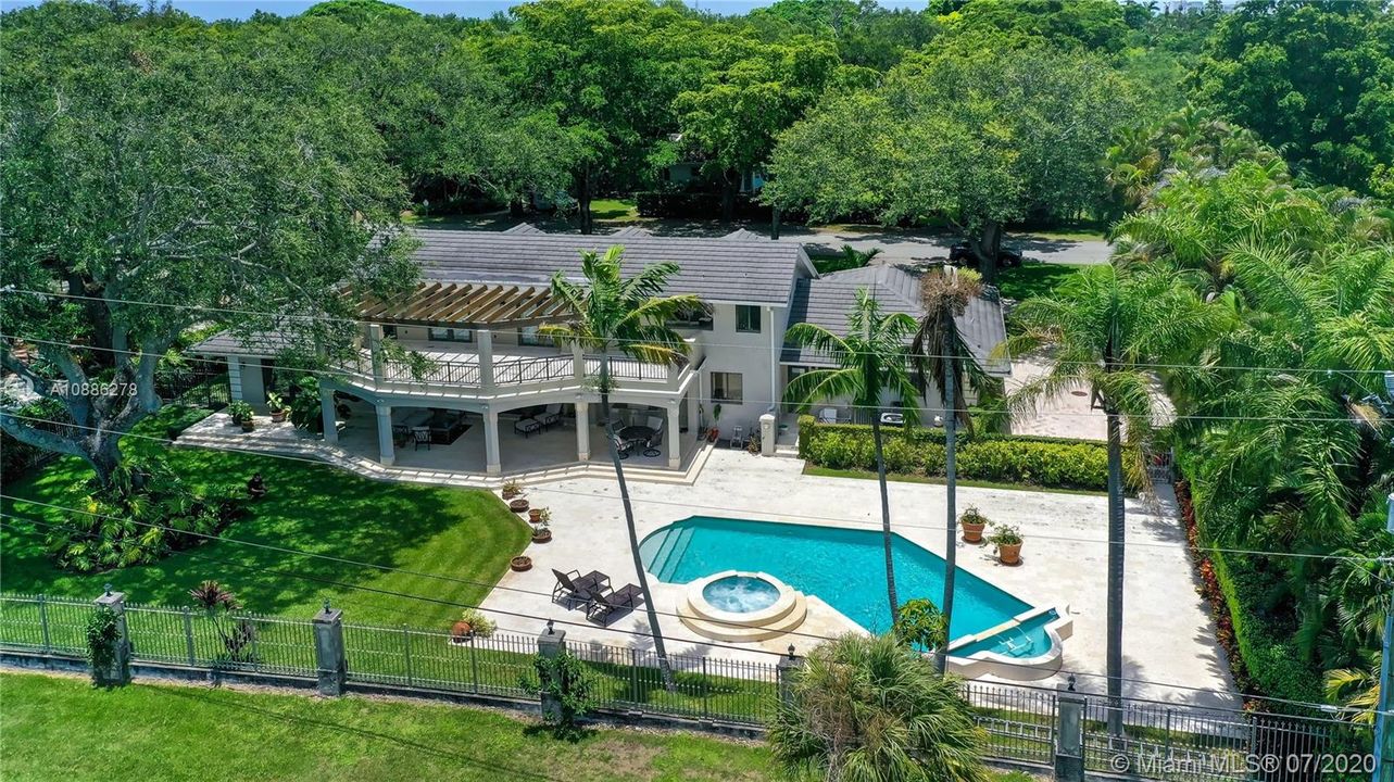 Recently Sold: $2,575,000 (5 beds, 4 baths, 3501 Square Feet)