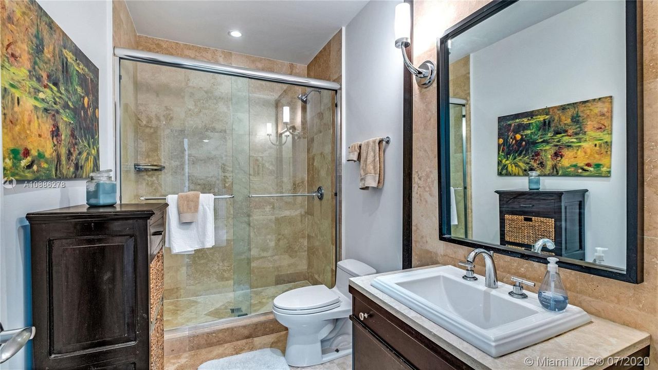 Recently Sold: $2,575,000 (5 beds, 4 baths, 3501 Square Feet)