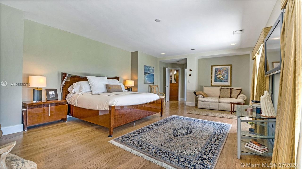 Recently Sold: $2,575,000 (5 beds, 4 baths, 3501 Square Feet)