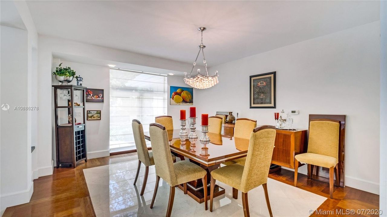 Recently Sold: $2,575,000 (5 beds, 4 baths, 3501 Square Feet)