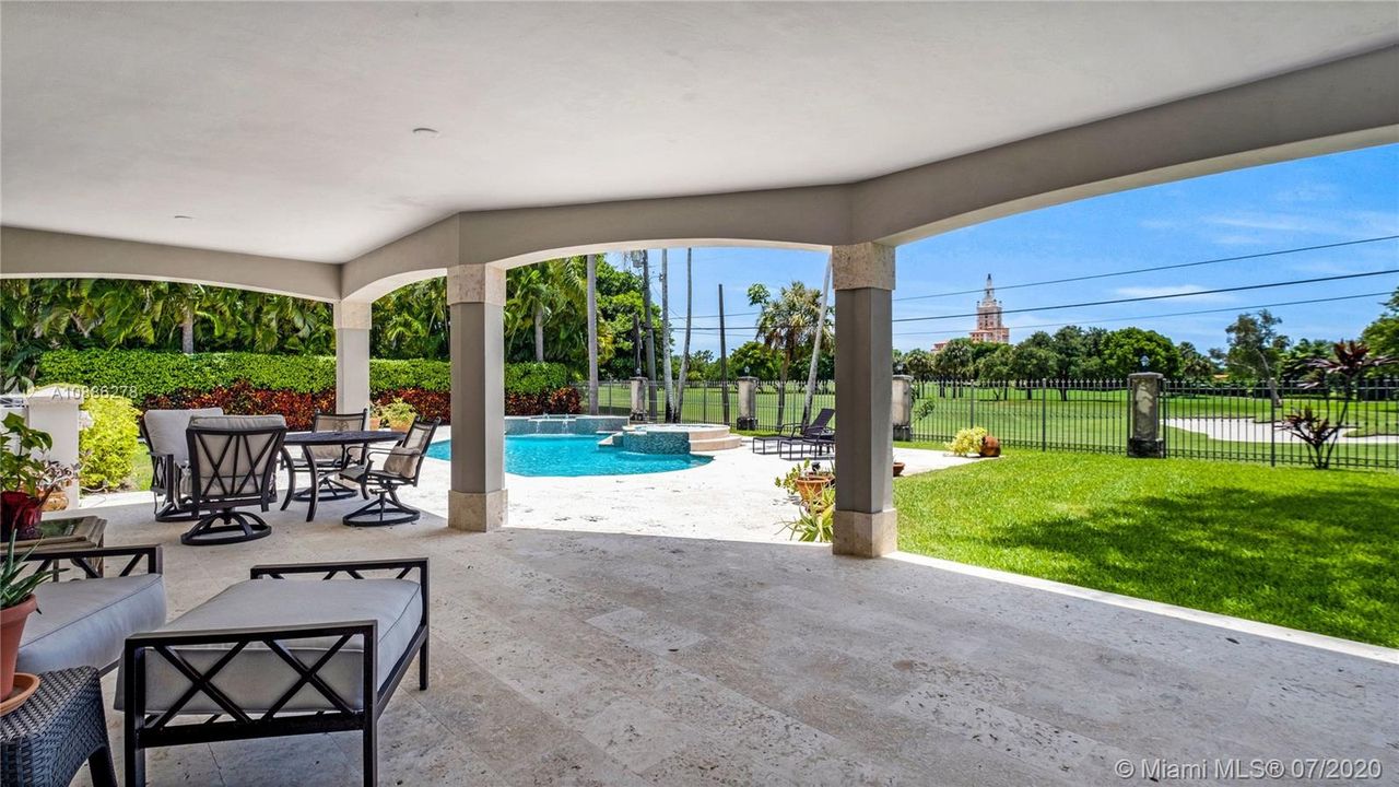 Recently Sold: $2,575,000 (5 beds, 4 baths, 3501 Square Feet)