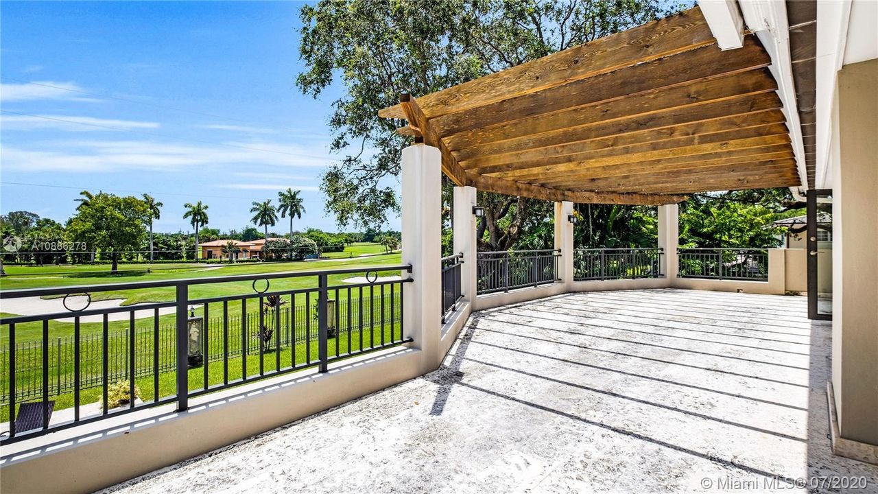 Recently Sold: $2,575,000 (5 beds, 4 baths, 3501 Square Feet)