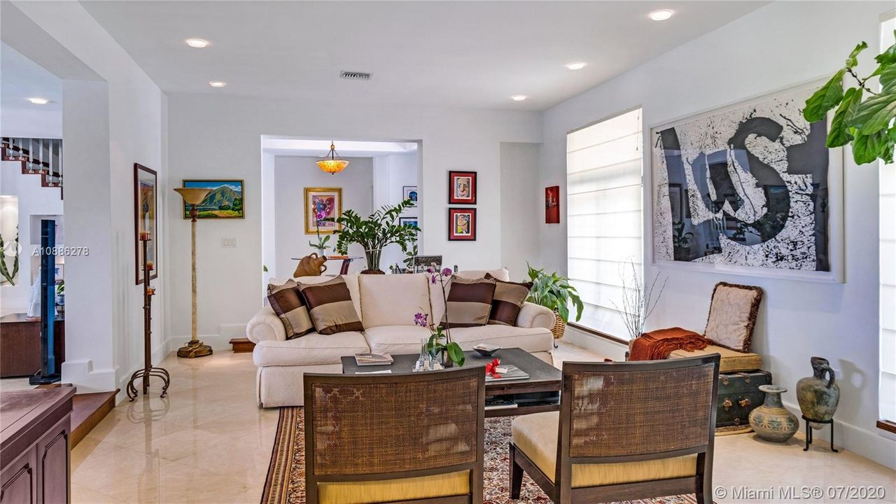 Recently Sold: $2,575,000 (5 beds, 4 baths, 3501 Square Feet)