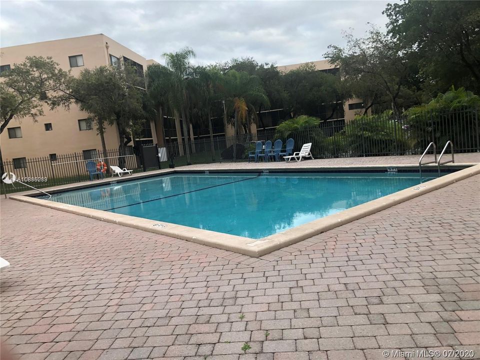 Недавно продано: $169,900 (2 спален, 2 ванн, 965 Квадратных фут)