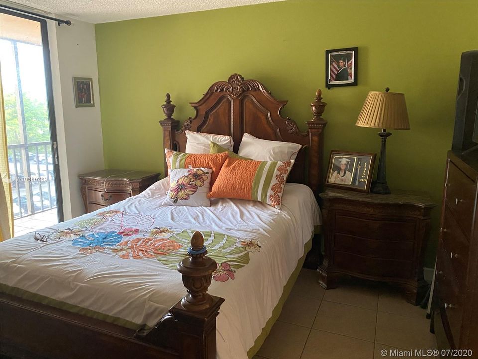 Недавно продано: $169,900 (2 спален, 2 ванн, 965 Квадратных фут)