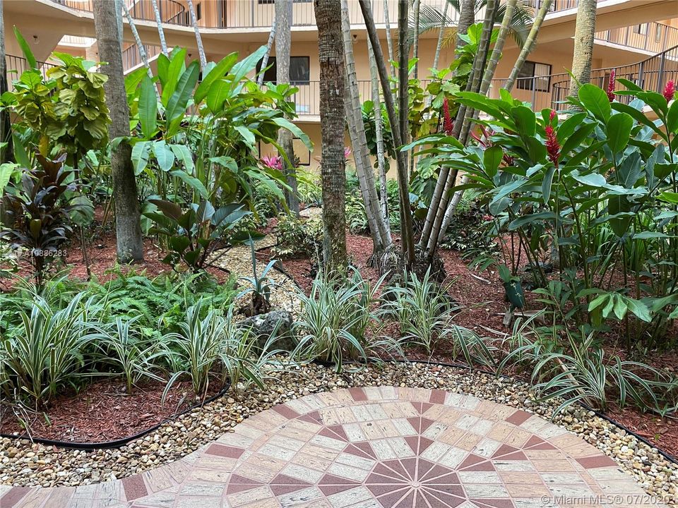 Недавно продано: $169,900 (2 спален, 2 ванн, 965 Квадратных фут)