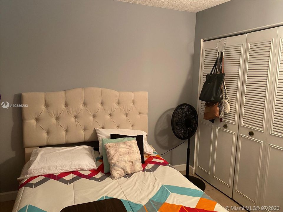 Недавно продано: $169,900 (2 спален, 2 ванн, 965 Квадратных фут)