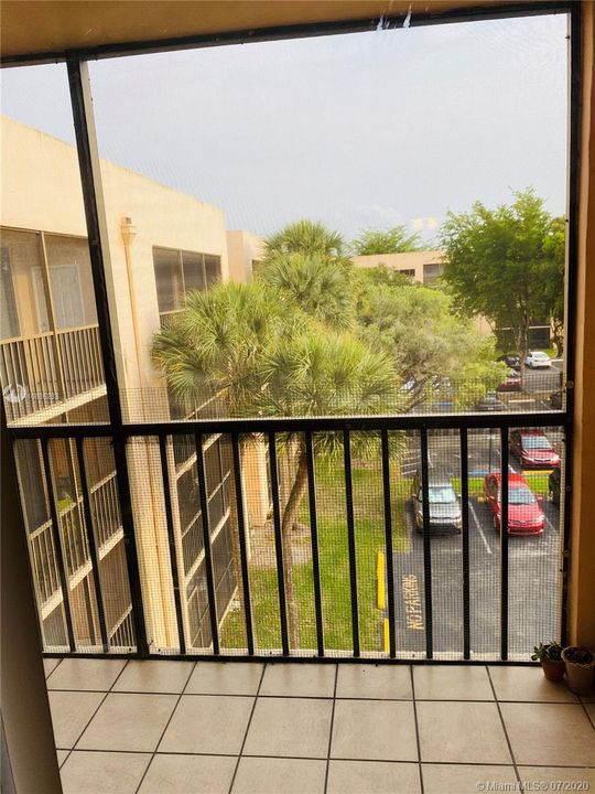 Недавно продано: $169,900 (2 спален, 2 ванн, 965 Квадратных фут)