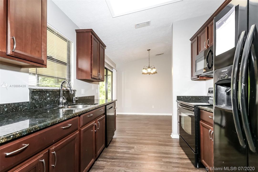 最近租的: $1,635 (3 贝兹, 2 浴室, 954 平方英尺)