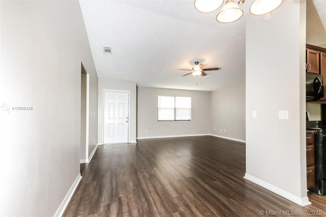 最近租的: $1,635 (3 贝兹, 2 浴室, 954 平方英尺)