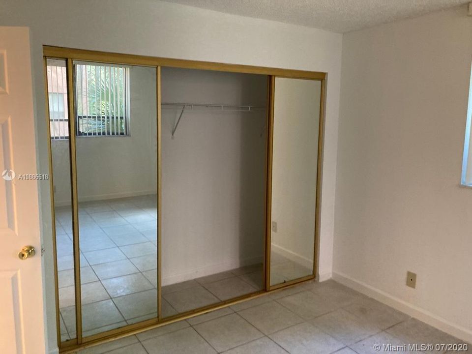 Vendido Recientemente: $93,500 (2 camas, 1 baños, 850 Pies cuadrados)