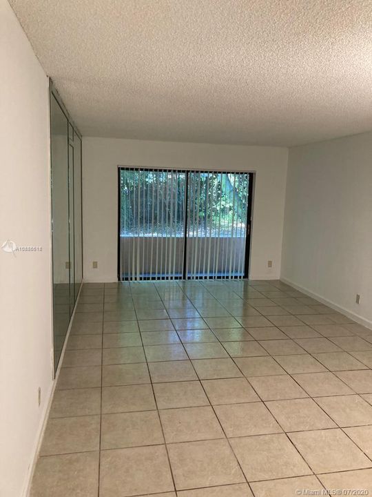 Vendido Recientemente: $93,500 (2 camas, 1 baños, 850 Pies cuadrados)