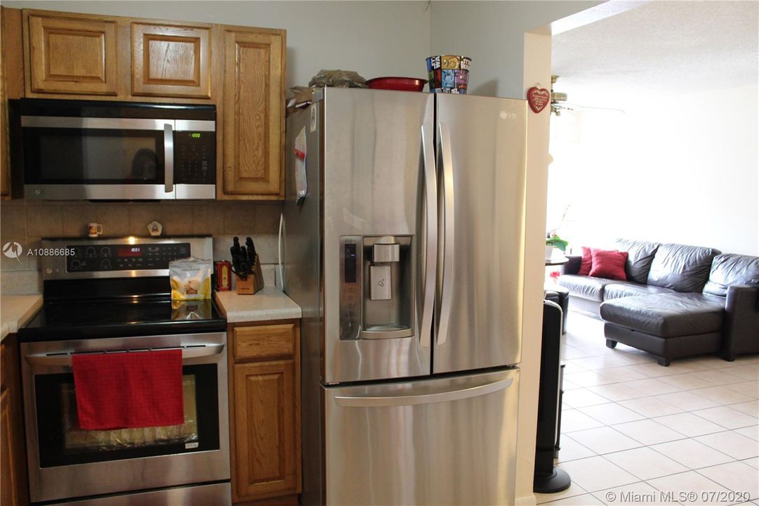 Recently Sold: $169,000 (2 beds, 1 baths, 952 Square Feet)