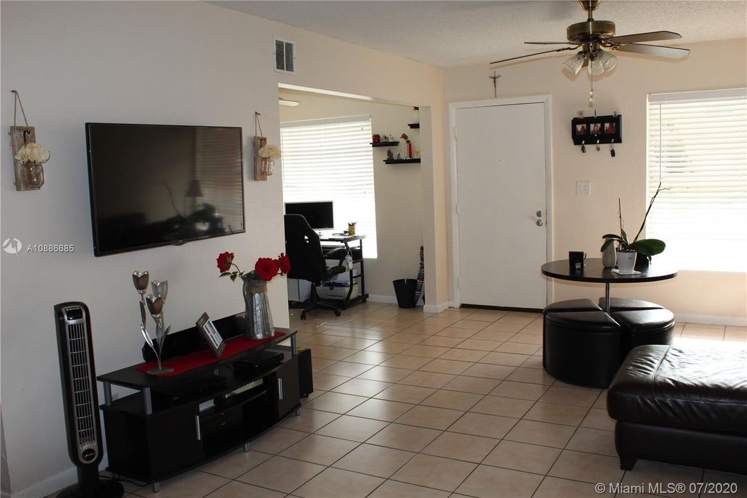 Recently Sold: $169,000 (2 beds, 1 baths, 952 Square Feet)