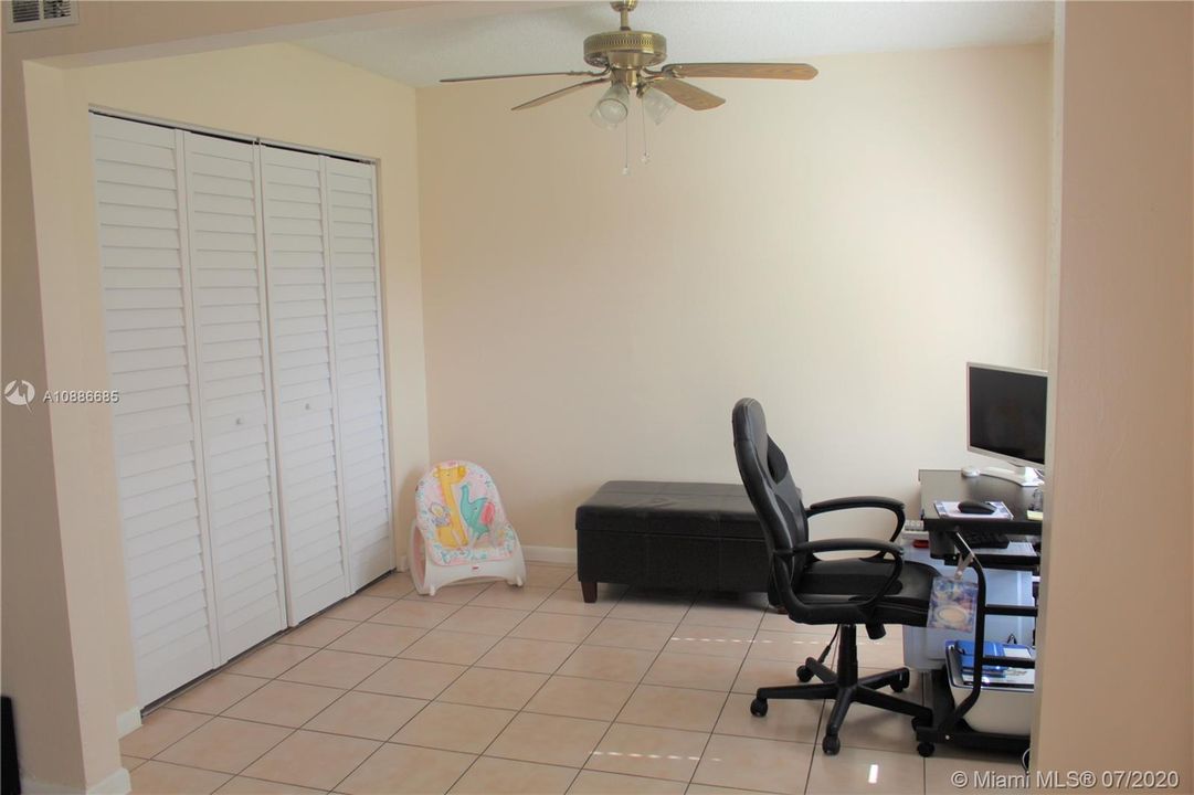 Recently Sold: $169,000 (2 beds, 1 baths, 952 Square Feet)