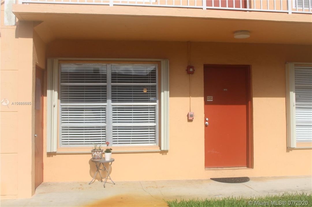 Recently Sold: $169,000 (2 beds, 1 baths, 952 Square Feet)