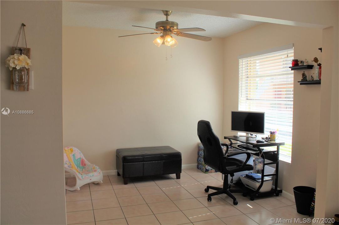 Recently Sold: $169,000 (2 beds, 1 baths, 952 Square Feet)
