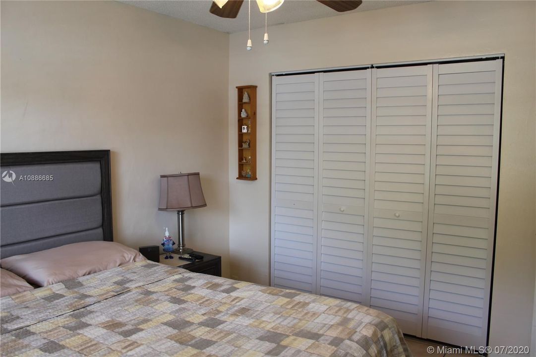 Recently Sold: $169,000 (2 beds, 1 baths, 952 Square Feet)