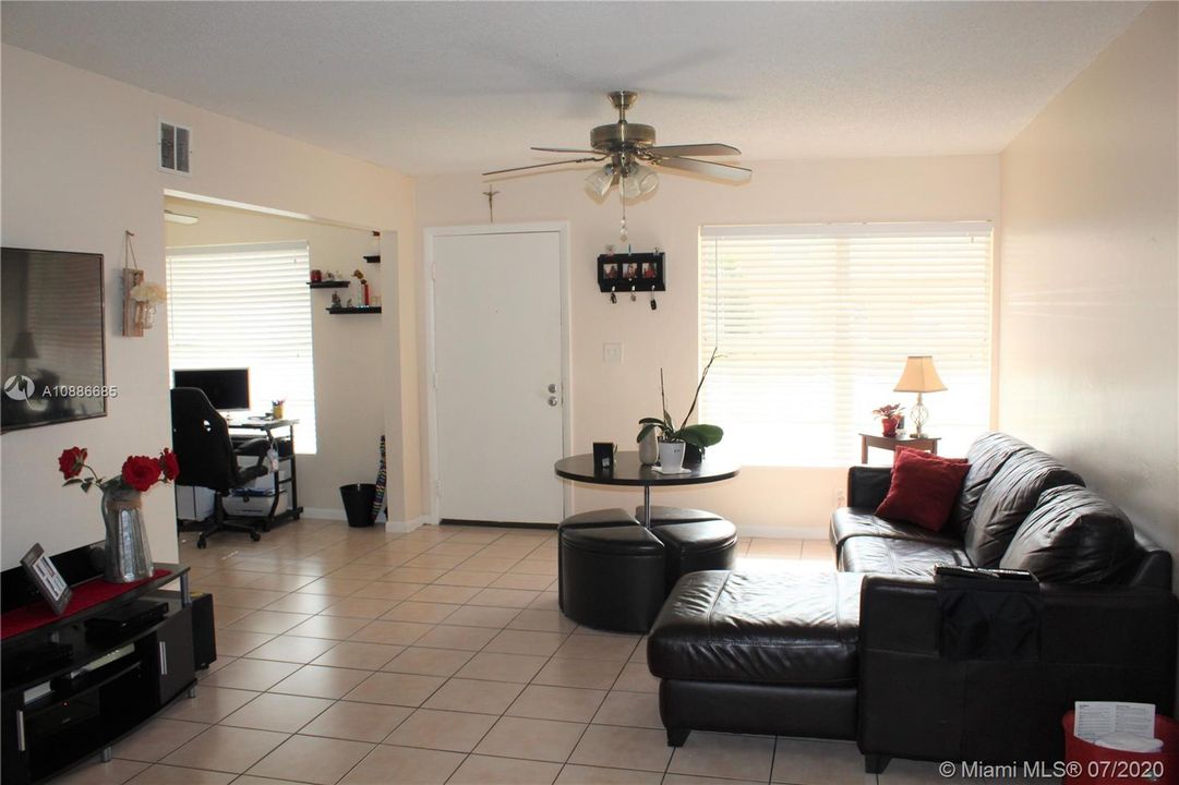 Recently Sold: $169,000 (2 beds, 1 baths, 952 Square Feet)