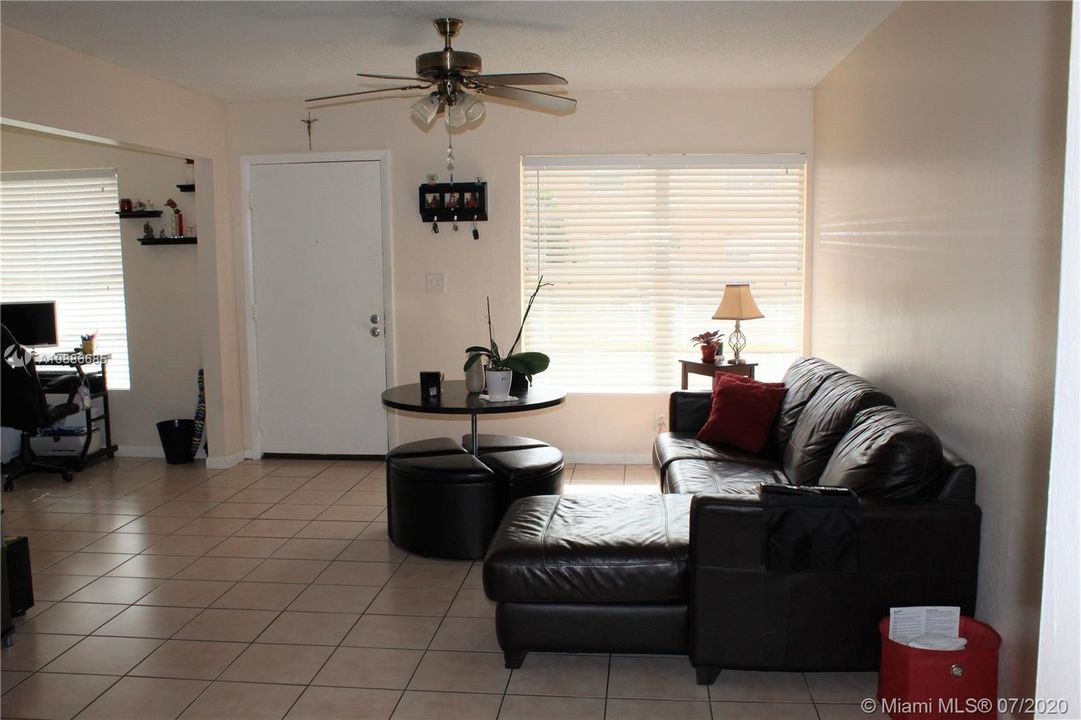 Recently Sold: $169,000 (2 beds, 1 baths, 952 Square Feet)