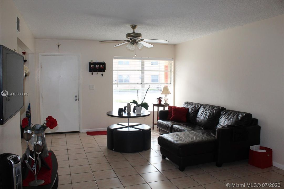 Recently Sold: $169,000 (2 beds, 1 baths, 952 Square Feet)