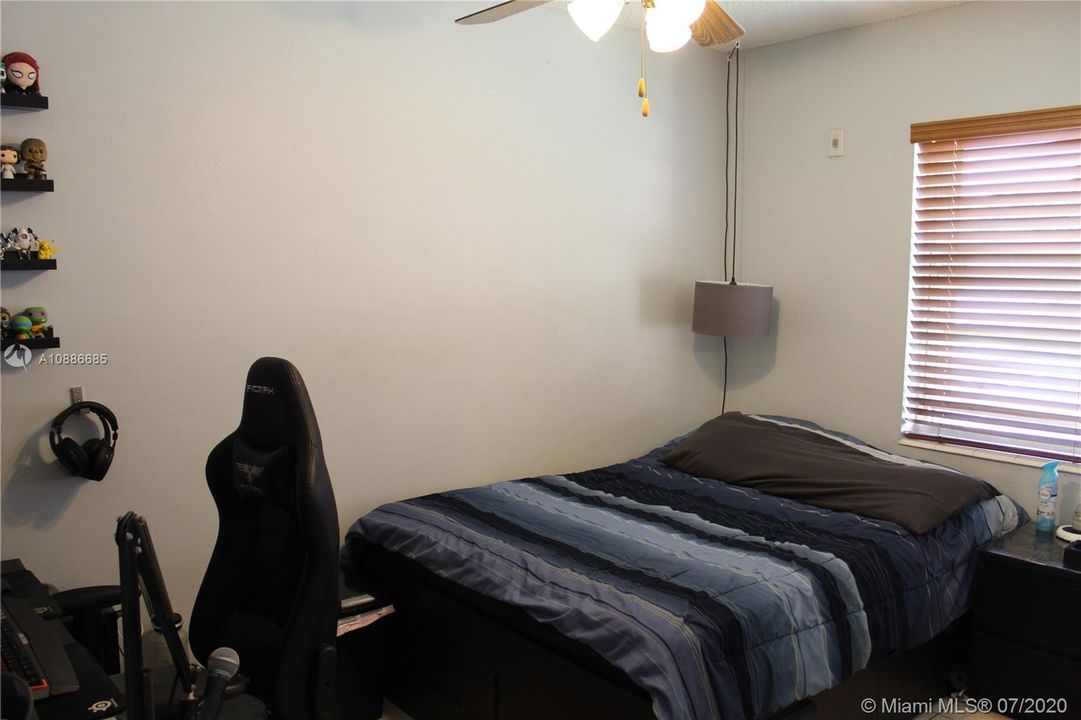 Recently Sold: $169,000 (2 beds, 1 baths, 952 Square Feet)