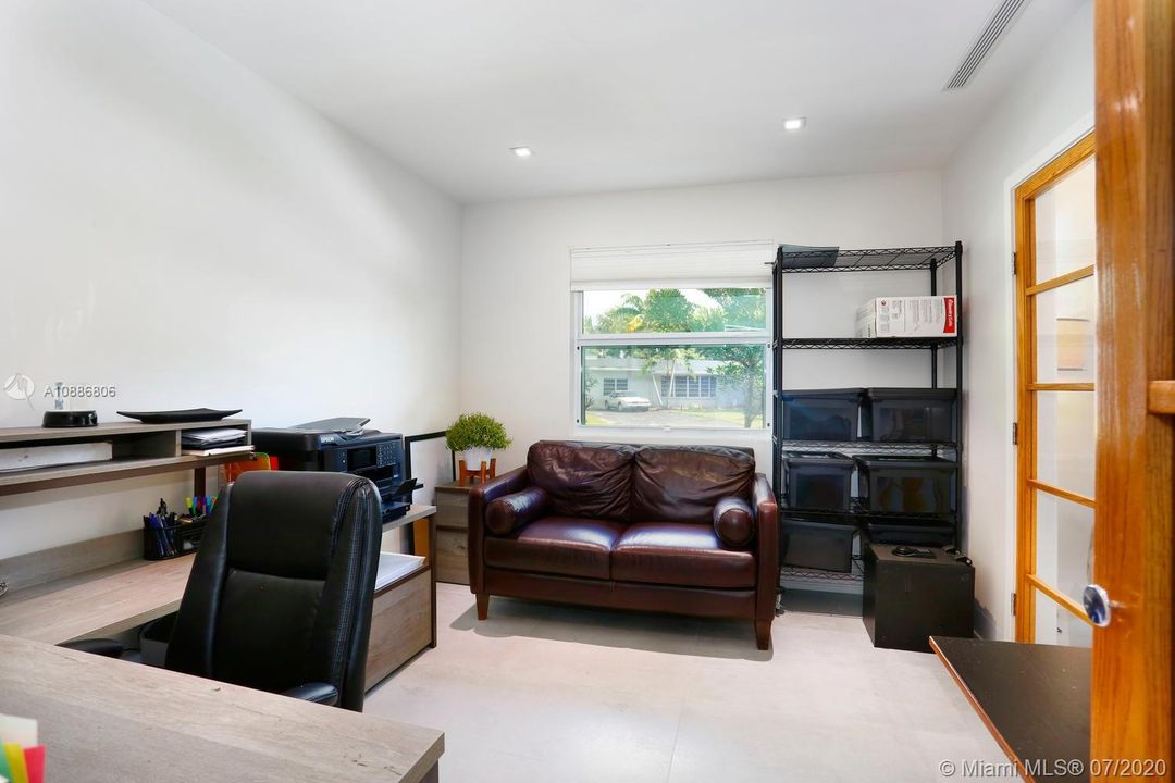 Vendido Recientemente: $769,000 (3 camas, 2 baños, 2096 Pies cuadrados)