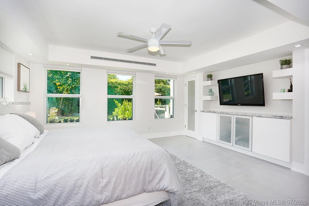 Vendido Recientemente: $769,000 (3 camas, 2 baños, 2096 Pies cuadrados)