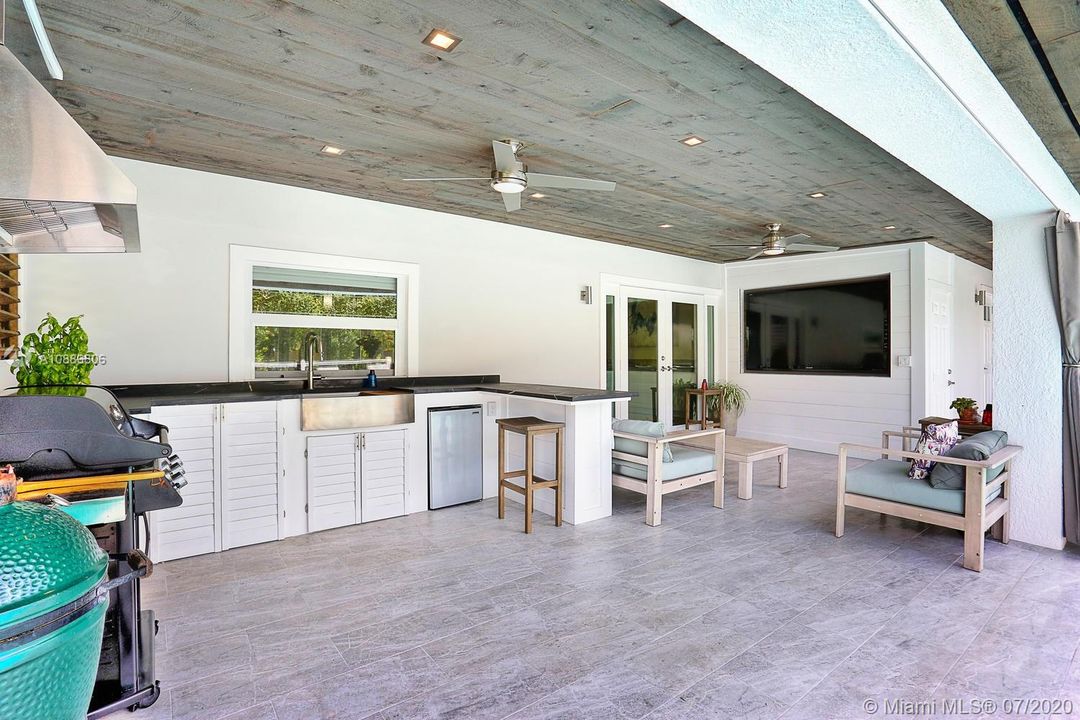 Vendido Recientemente: $769,000 (3 camas, 2 baños, 2096 Pies cuadrados)