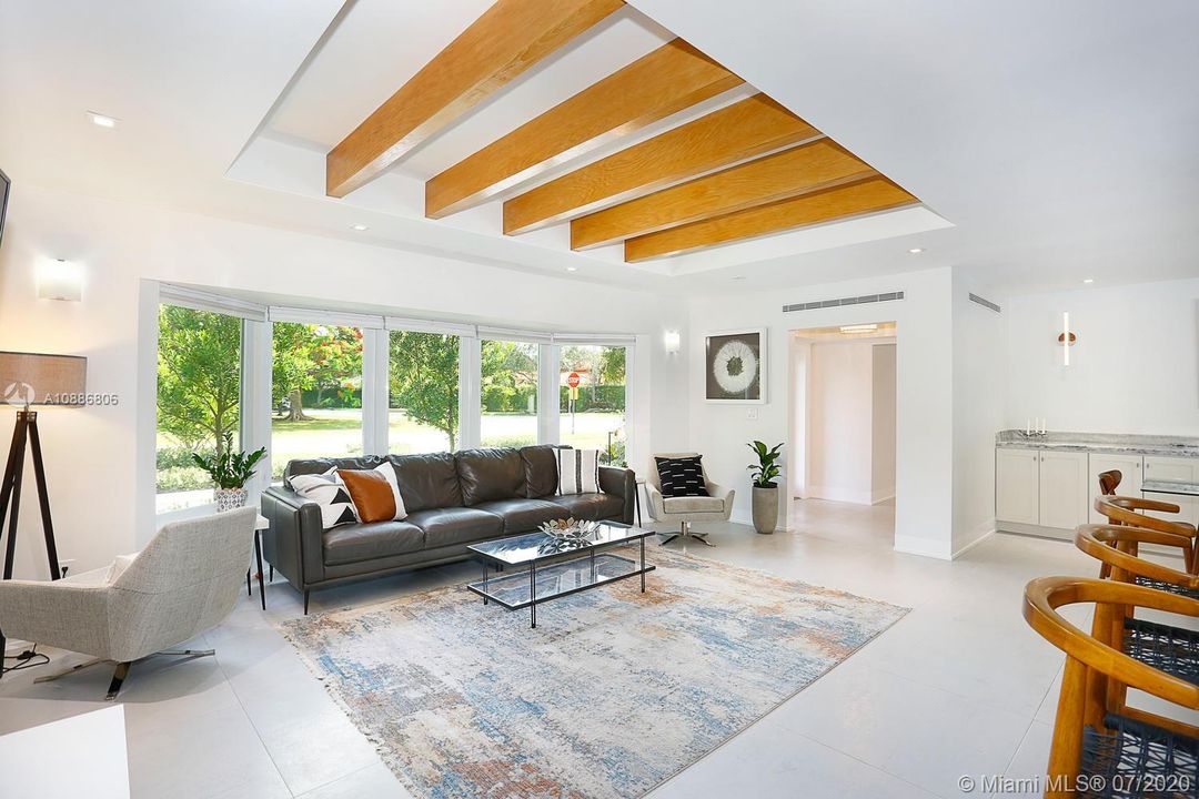 Vendido Recientemente: $769,000 (3 camas, 2 baños, 2096 Pies cuadrados)