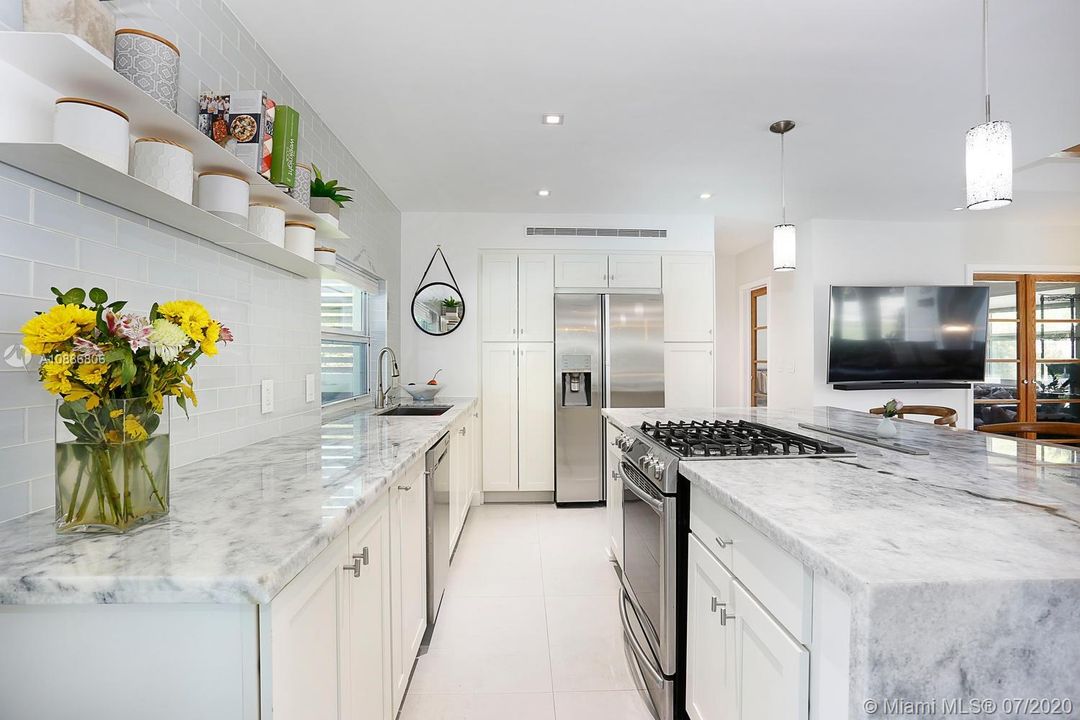 Vendido Recientemente: $769,000 (3 camas, 2 baños, 2096 Pies cuadrados)