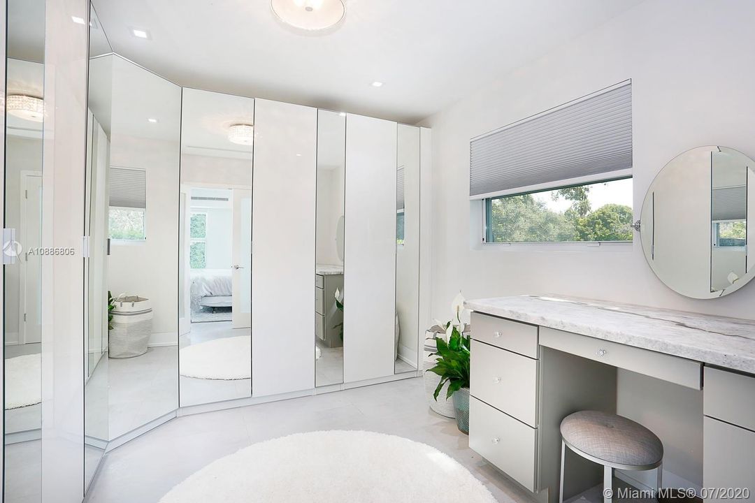 Vendido Recientemente: $769,000 (3 camas, 2 baños, 2096 Pies cuadrados)