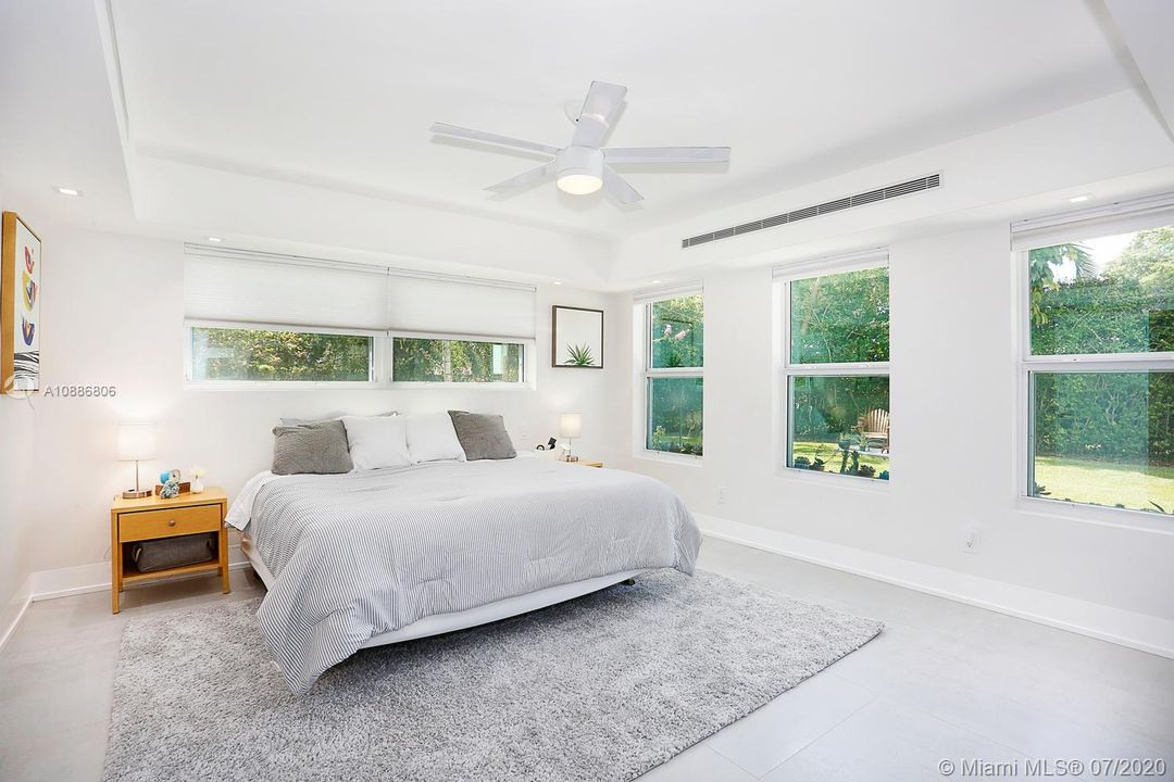 Vendido Recientemente: $769,000 (3 camas, 2 baños, 2096 Pies cuadrados)
