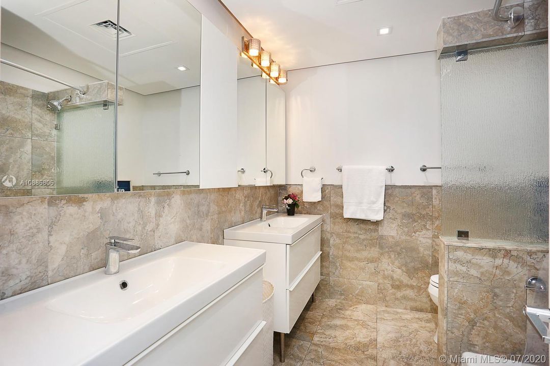 Vendido Recientemente: $769,000 (3 camas, 2 baños, 2096 Pies cuadrados)