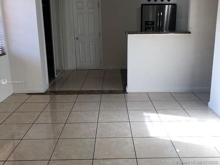 Recently Rented: $1,900 (3 beds, 1 baths, 1355 Square Feet)