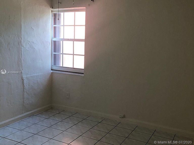 Recently Rented: $1,900 (3 beds, 1 baths, 1355 Square Feet)