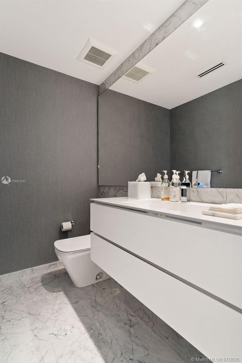 Vendido Recientemente: $12,700,000 (7 camas, 8 baños, 6820 Pies cuadrados)