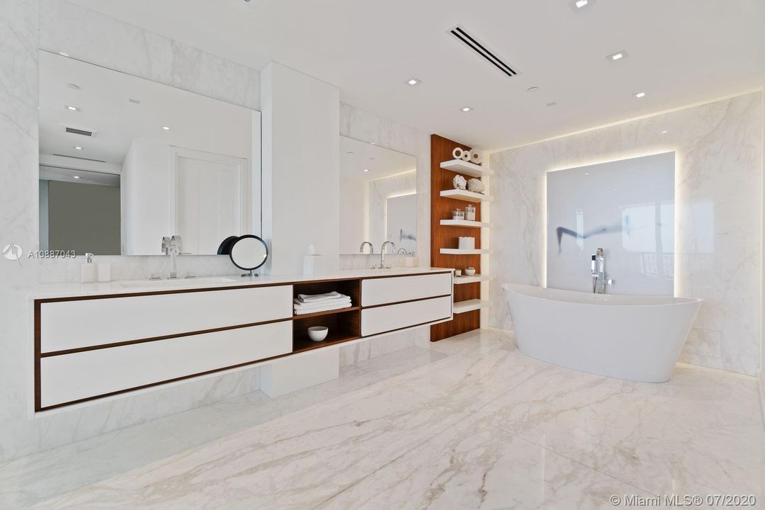 Vendido Recientemente: $12,700,000 (7 camas, 8 baños, 6820 Pies cuadrados)