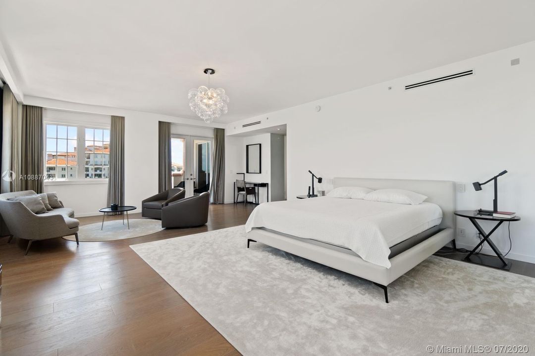 Vendido Recientemente: $12,700,000 (7 camas, 8 baños, 6820 Pies cuadrados)