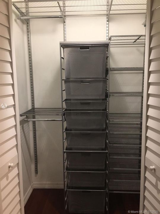 Master walking closet