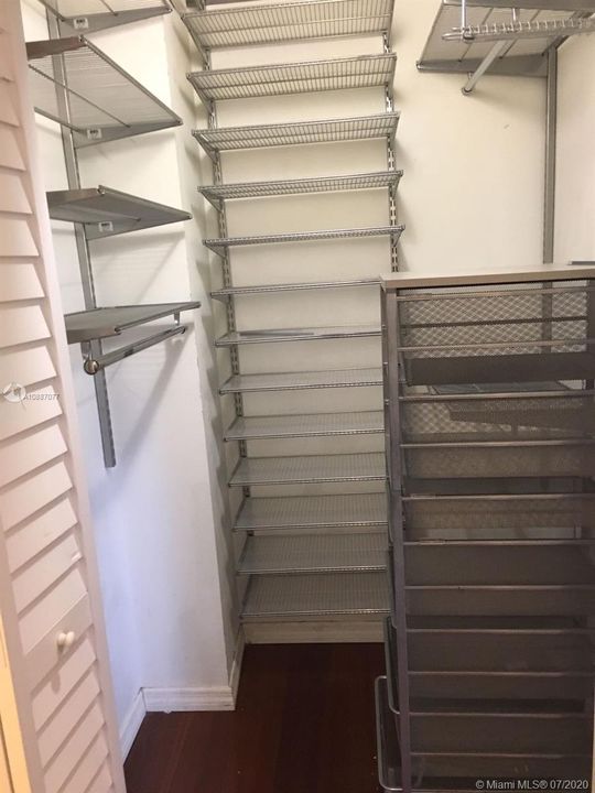 Master walking closet