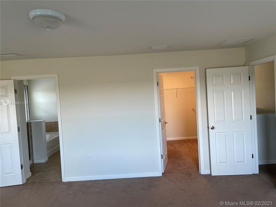 Vendido Recientemente: $375,900 (6 camas, 4 baños, 3514 Pies cuadrados)