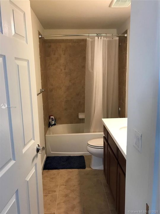 Vendido Recientemente: $375,900 (6 camas, 4 baños, 3514 Pies cuadrados)