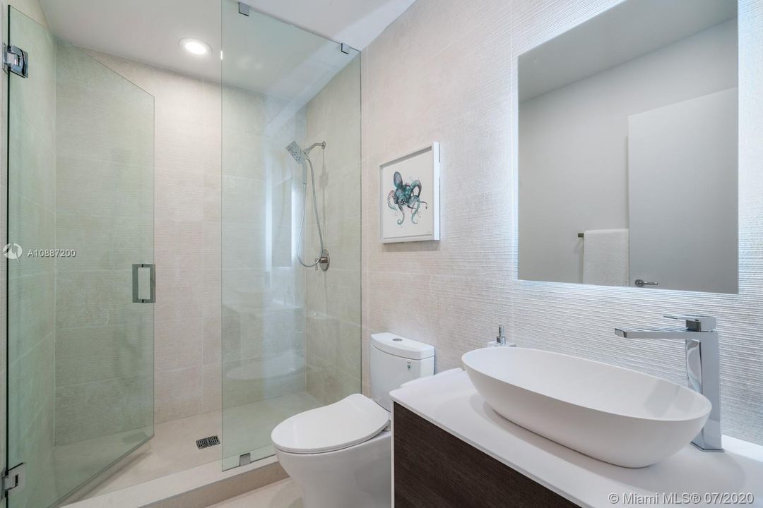 Fourth bedroom bathroom