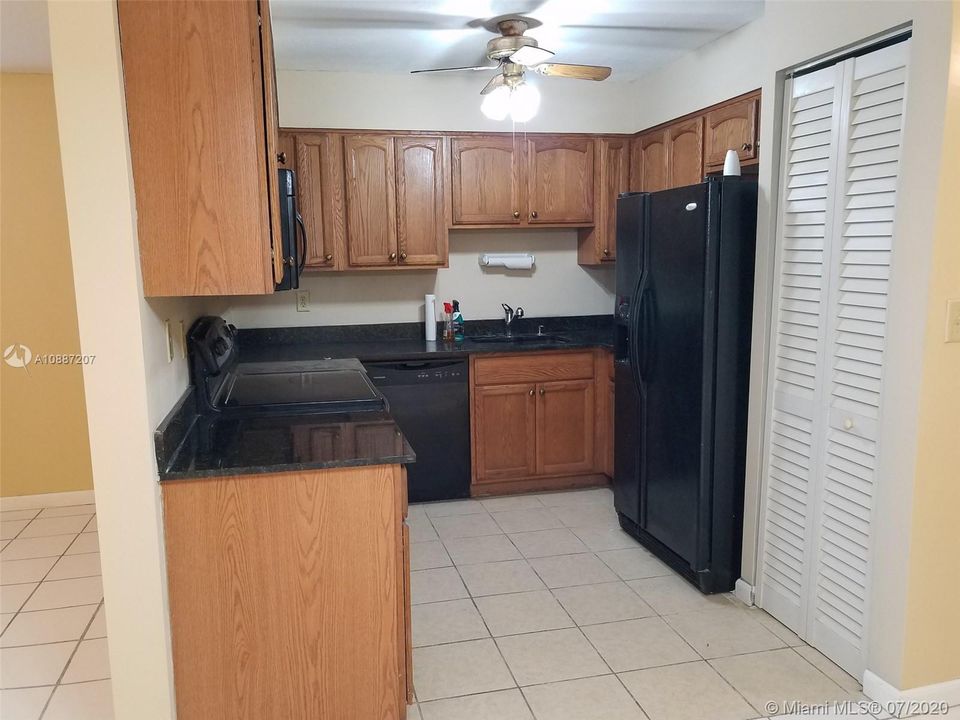 Recently Rented: $1,035 (1 beds, 1 baths, 720 Square Feet)