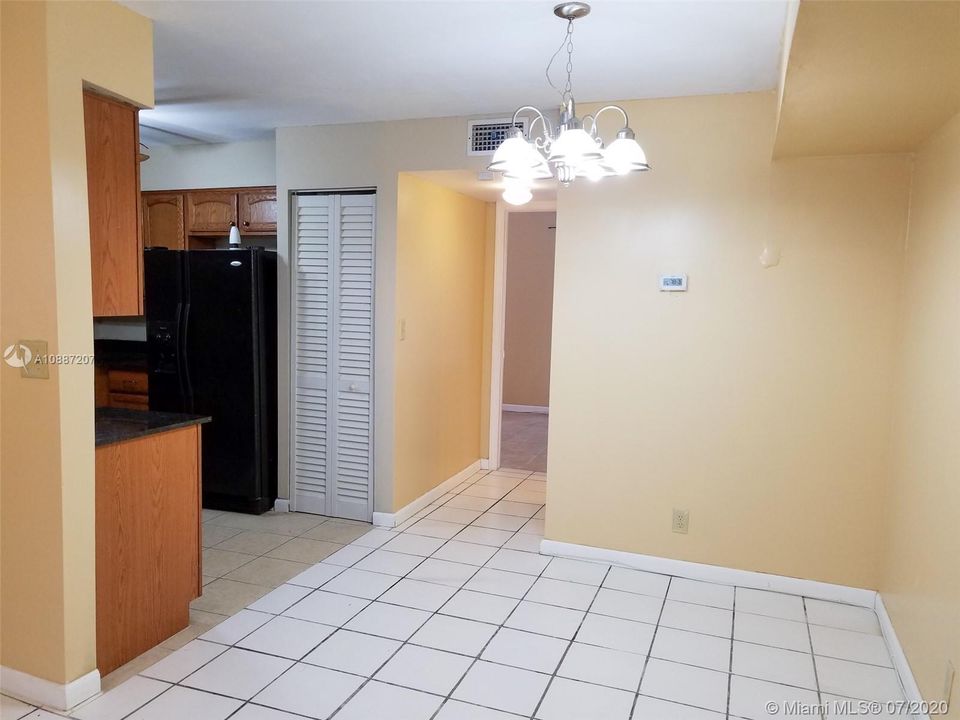 Recently Rented: $1,035 (1 beds, 1 baths, 720 Square Feet)