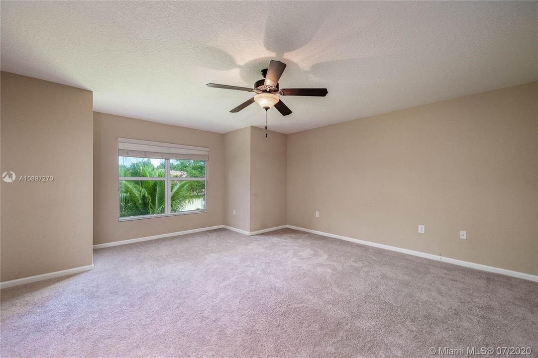 Recently Sold: $449,000 (5 beds, 4 baths, 3104 Square Feet)