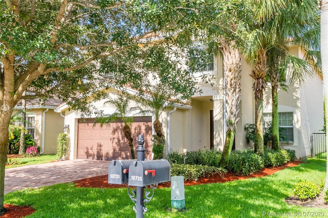 Recently Sold: $449,000 (5 beds, 4 baths, 3104 Square Feet)