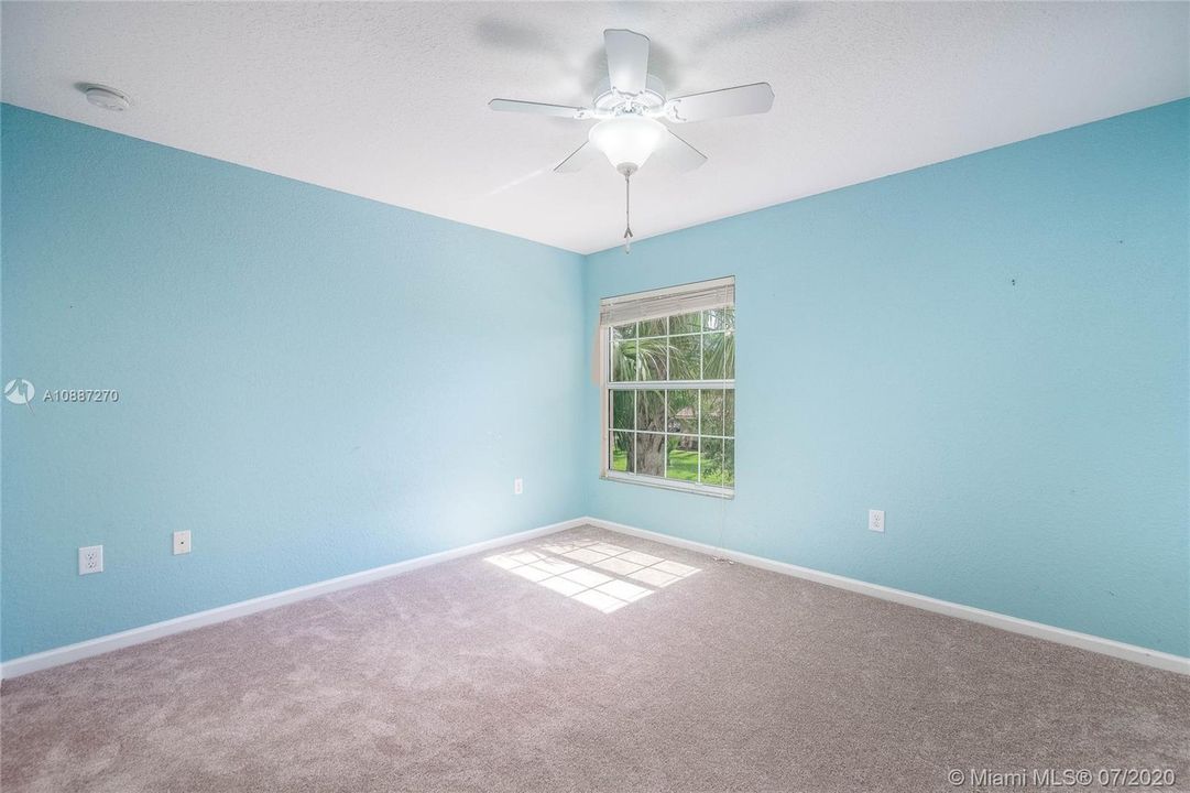 Recently Sold: $449,000 (5 beds, 4 baths, 3104 Square Feet)