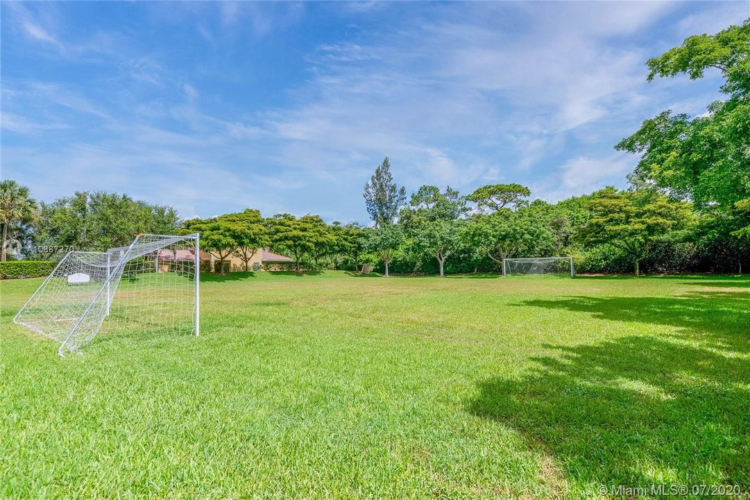 Recently Sold: $449,000 (5 beds, 4 baths, 3104 Square Feet)